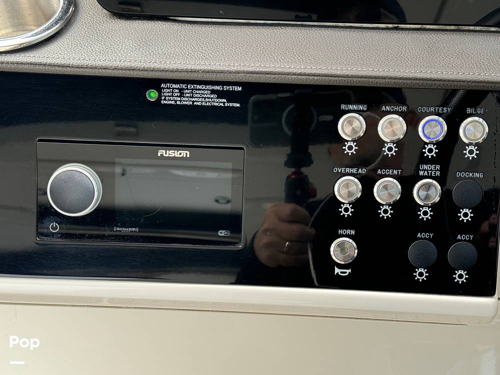 Slide: The Image of Sea Ray 320 SUNDANCER OB 2021 - 14961554