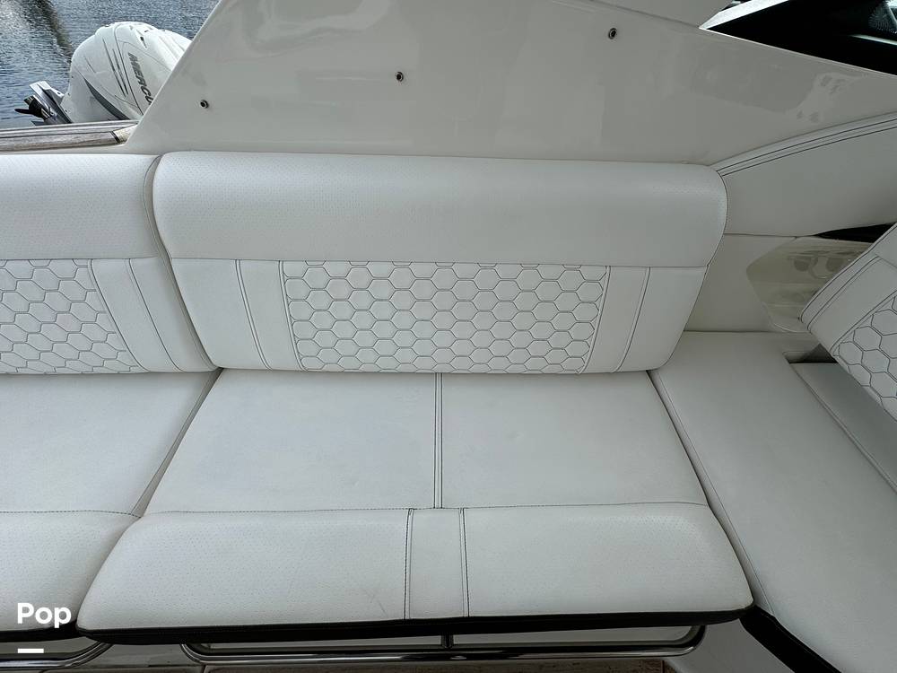 Slide: The Image of Sea Ray 320 SUNDANCER OB 2021 - 14961602