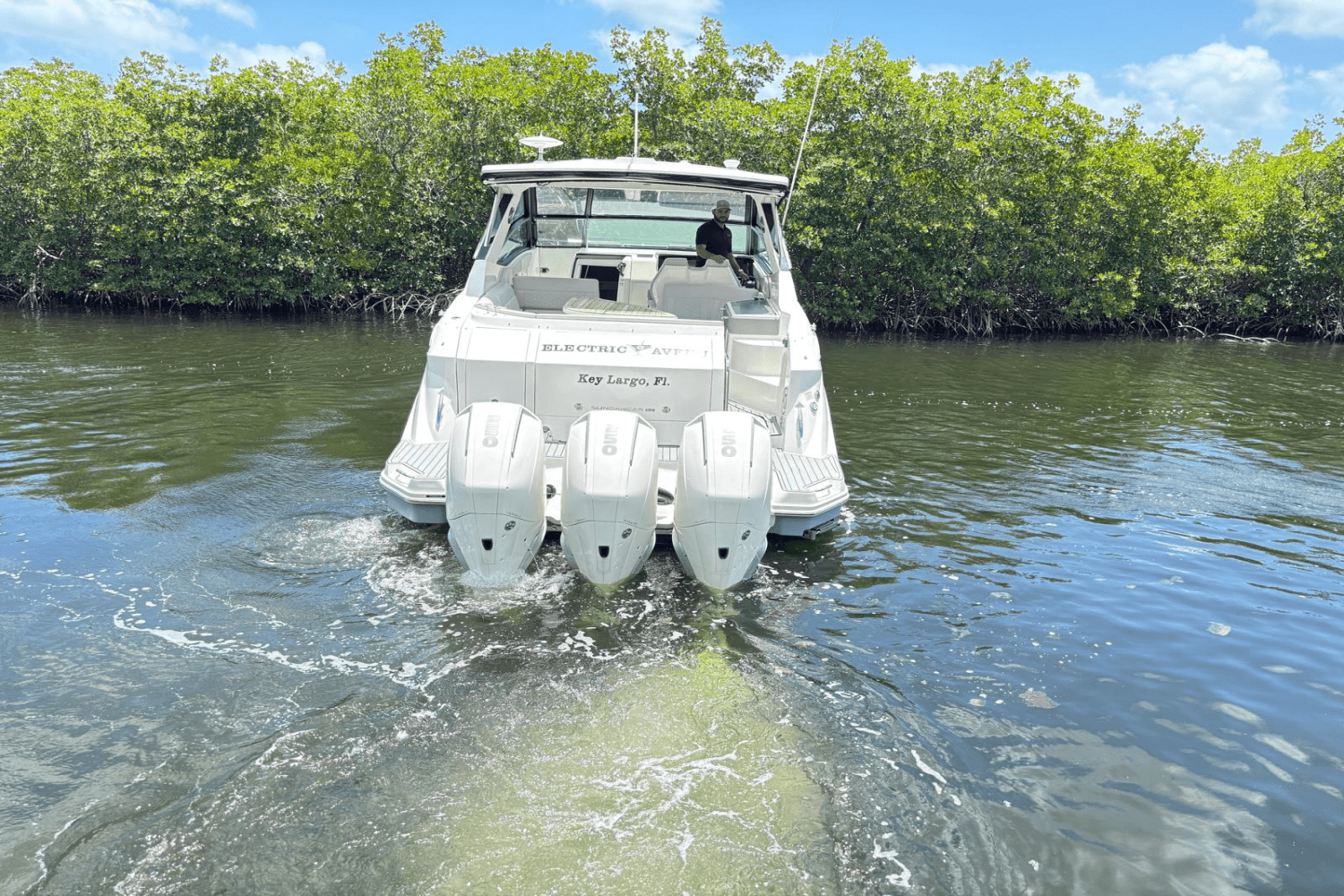 Slide: The Image of Sea Ray 320 SUNDANCER OB 2021 - 3