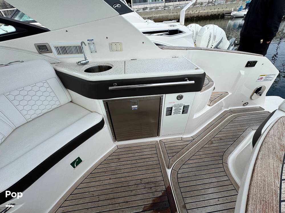 Slide: The Image of Sea Ray 320 SUNDANCER OB 2021 - 14961586