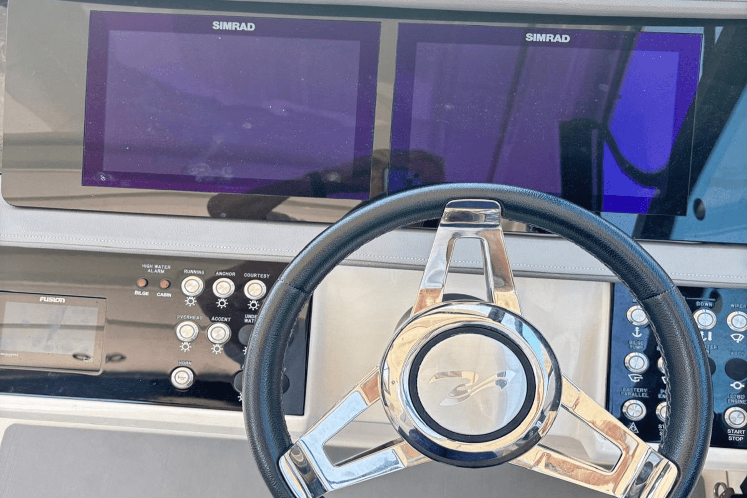 Slide: The Image of Sea Ray 320 SUNDANCER OB 2021 - 31