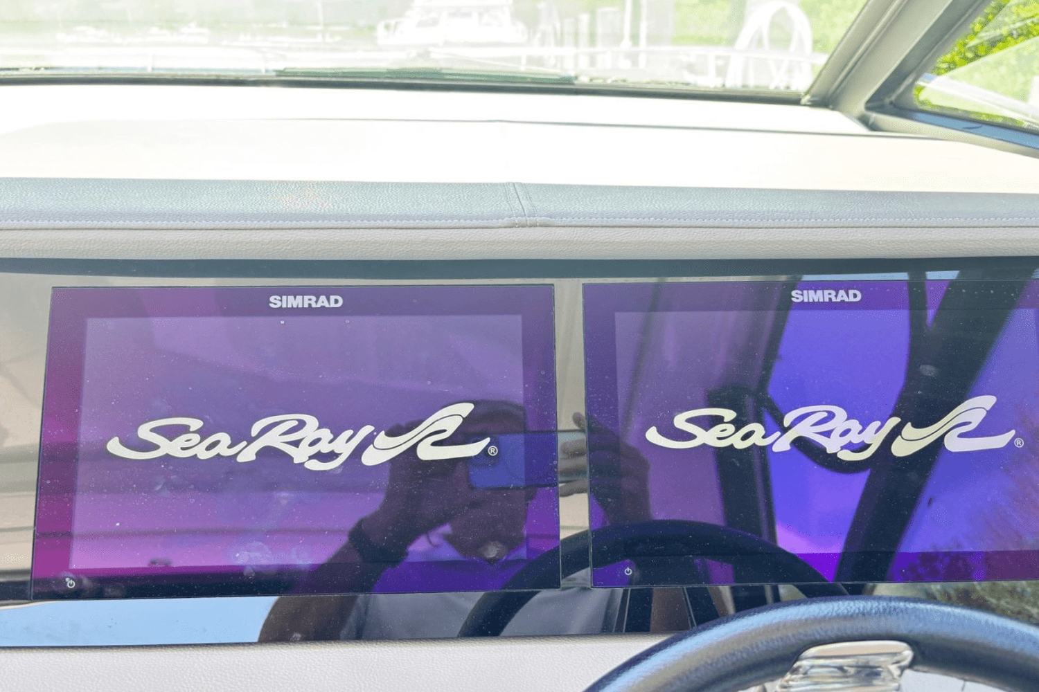 Slide: The Image of Sea Ray 320 SUNDANCER OB 2021 - 32