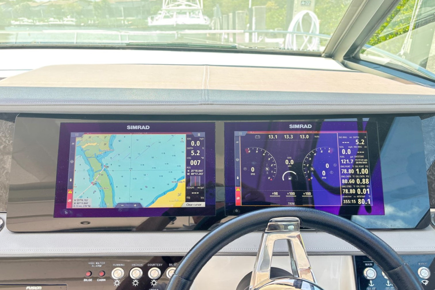 Slide: The Image of Sea Ray 320 SUNDANCER OB 2021 - 33