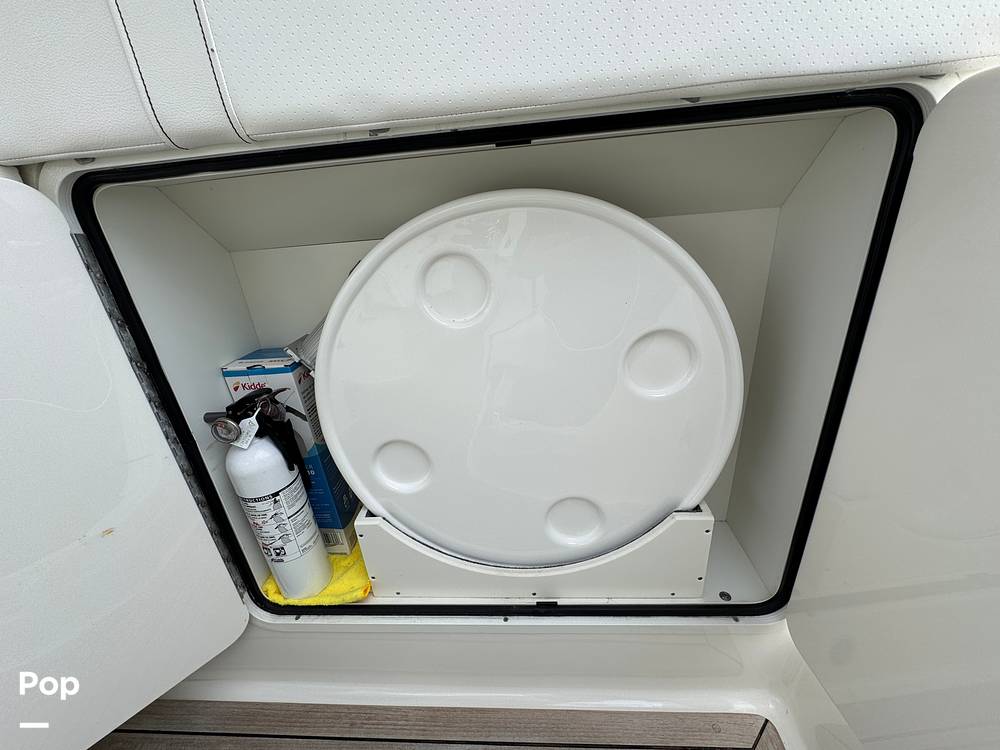 Slide: The Image of Sea Ray 320 SUNDANCER OB 2021 - 14961585