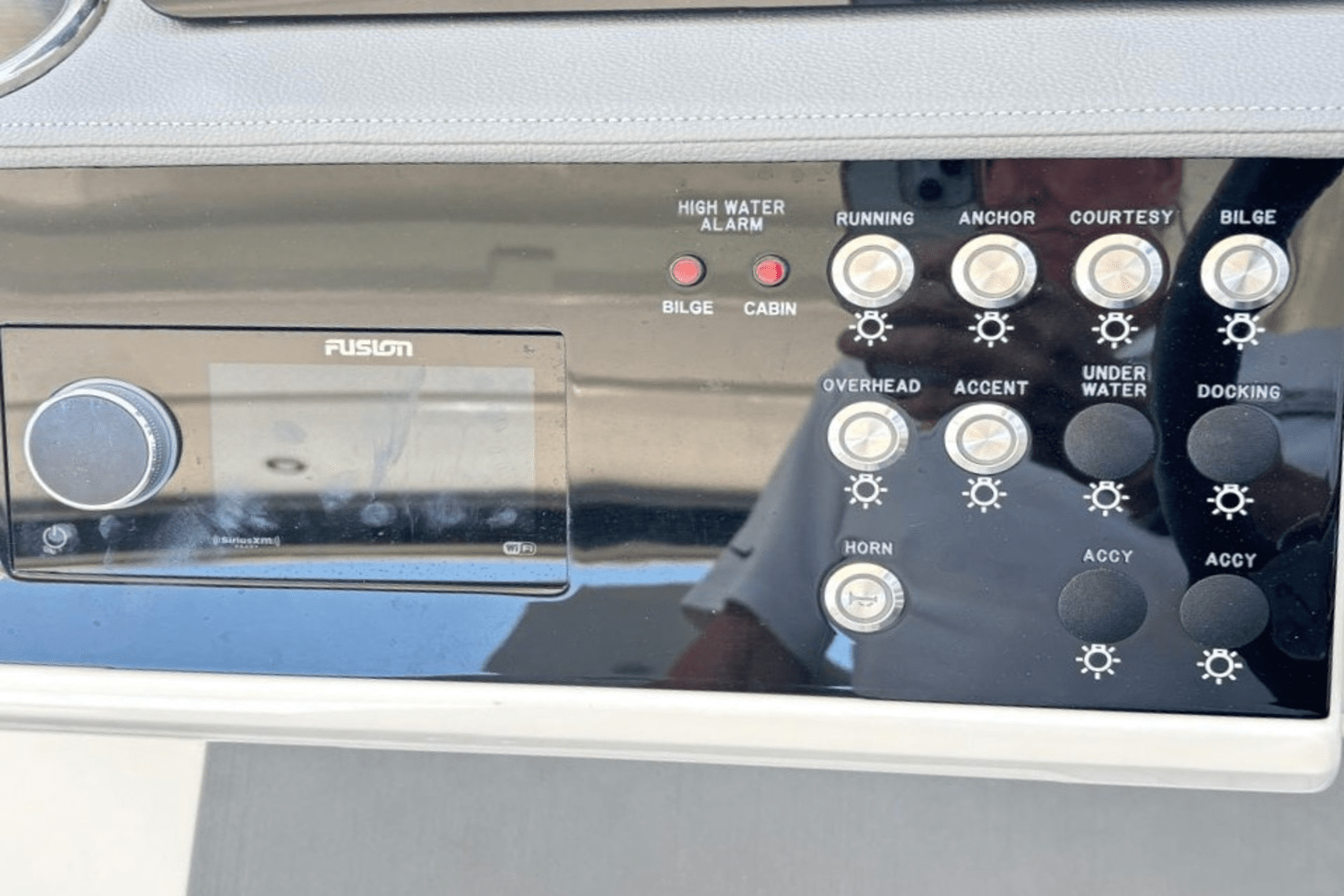 Slide: The Image of Sea Ray 320 SUNDANCER OB 2021 - 37