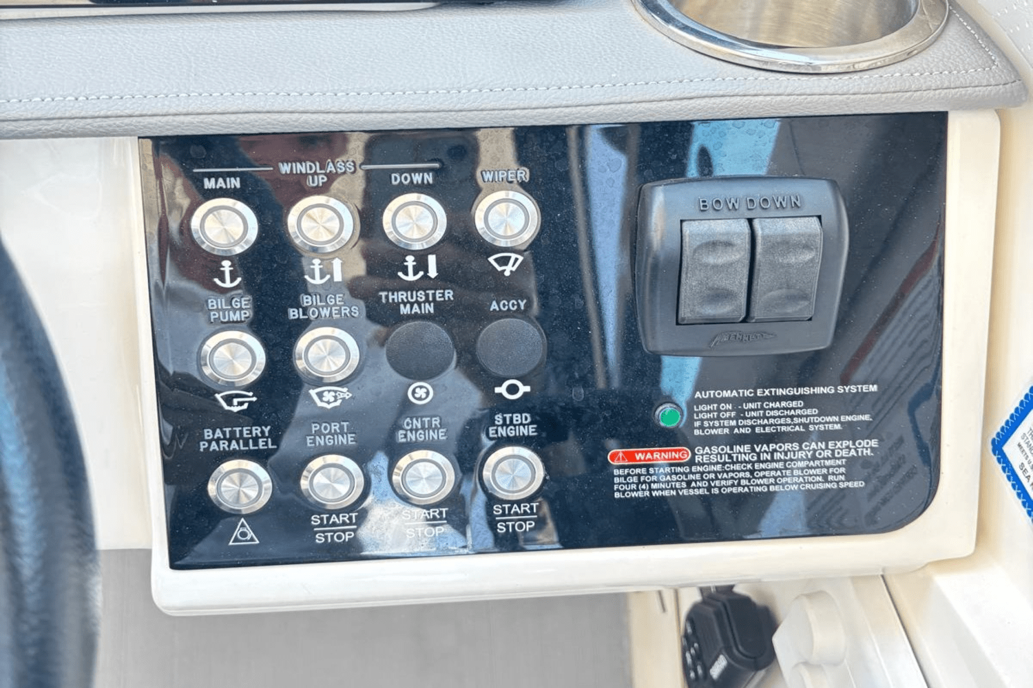 Slide: The Image of Sea Ray 320 SUNDANCER OB 2021 - 38