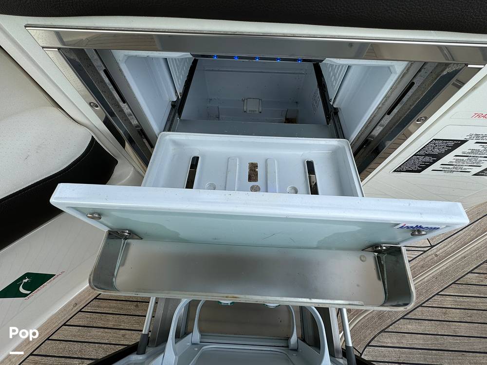 Slide: The Image of Sea Ray 320 SUNDANCER OB 2021 - 14961594