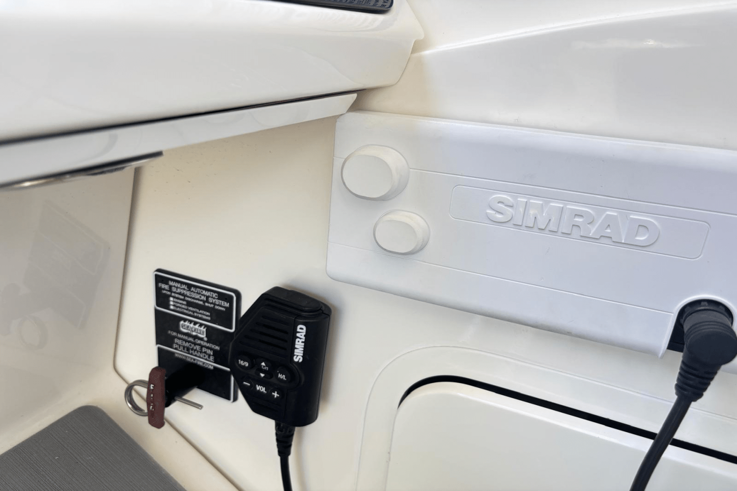 Slide: The Image of Sea Ray 320 SUNDANCER OB 2021 - 39
