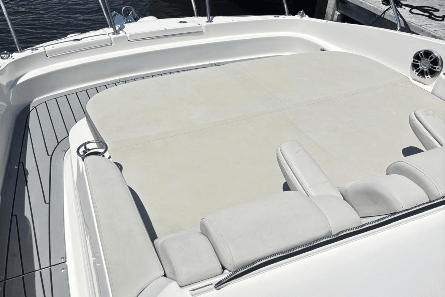 Slide: The Image of Sea Ray 320 SUNDANCER OB 2021 - 40