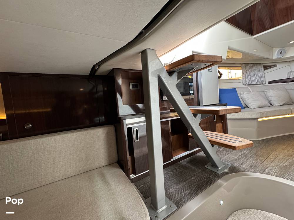 Slide: The Image of Sea Ray 320 SUNDANCER OB 2021 - 14961575