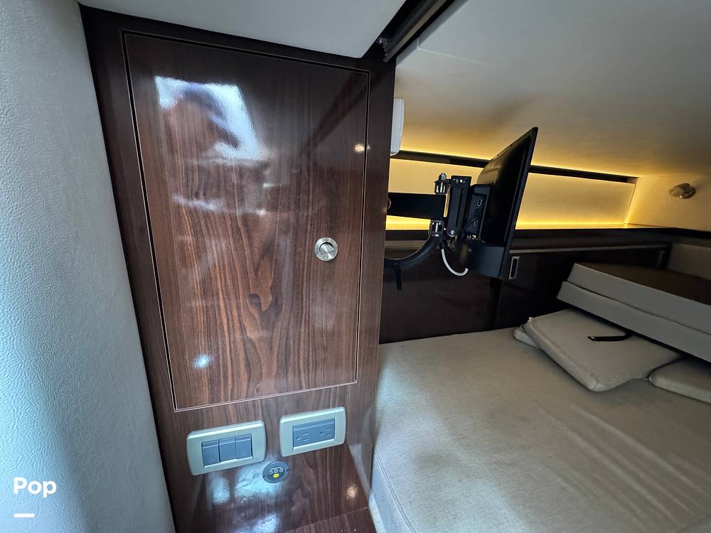 Slide: The Image of Sea Ray 320 SUNDANCER OB 2021 - 14961572