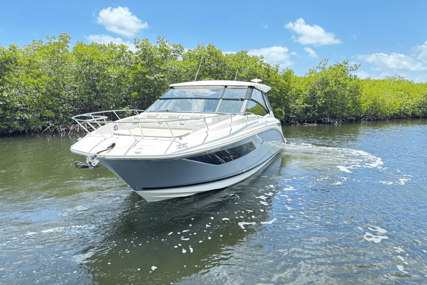 Slide: The Image of Sea Ray 320 SUNDANCER OB 2021 - 6