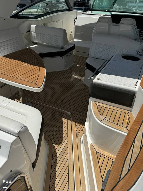 Slide: The Image of Sea Ray 320 SUNDANCER OB 2021 - 15440080