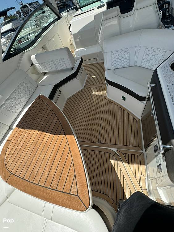 Slide: The Image of Sea Ray 320 SUNDANCER OB 2021 - 15440081