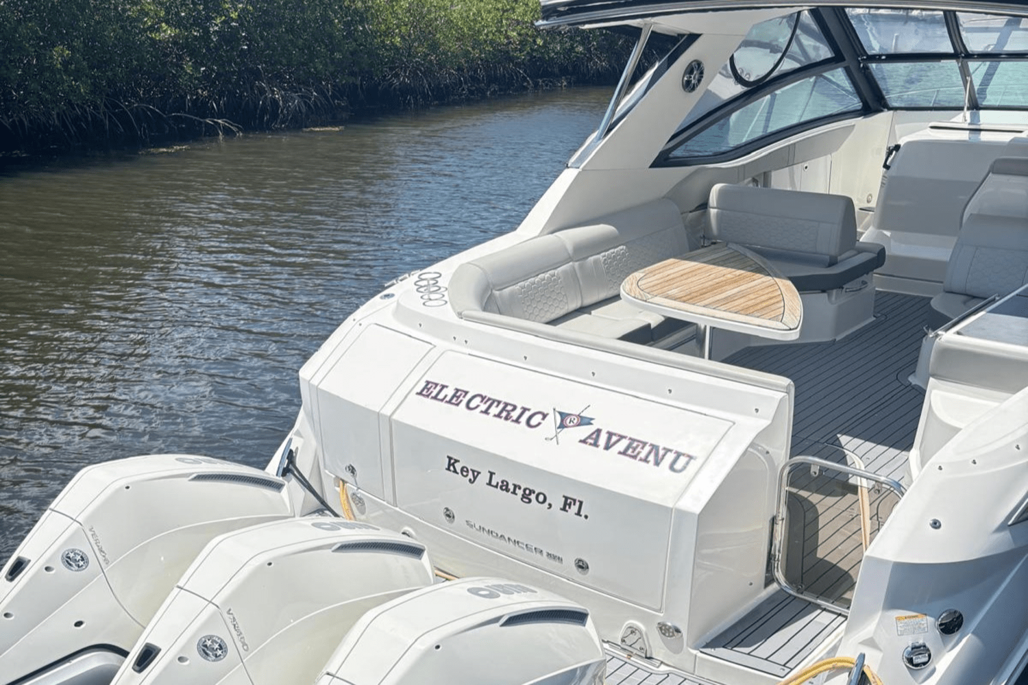 Slide: The Image of Sea Ray 320 SUNDANCER OB 2021 - 8
