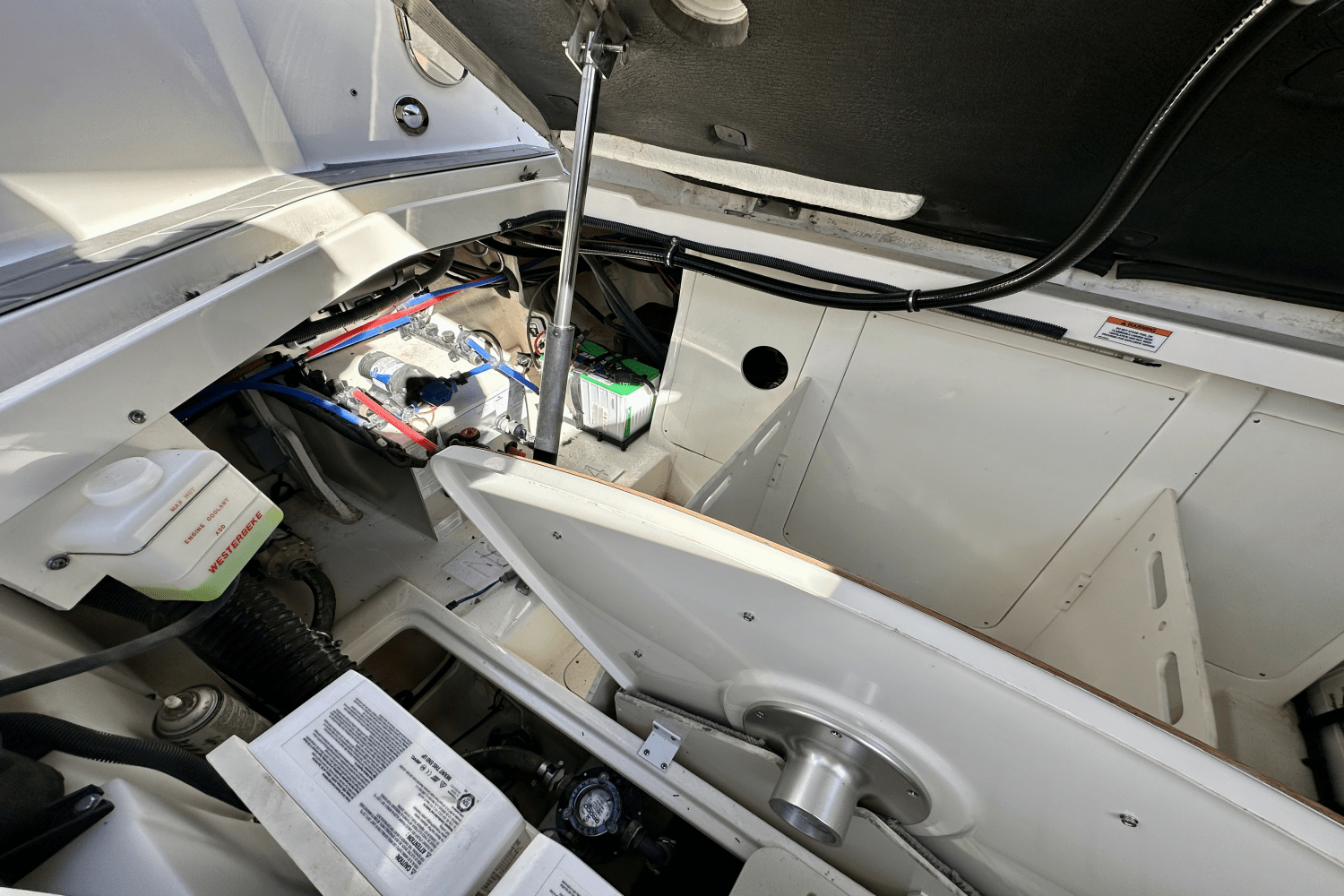 Slide: The Image of Sea Ray 320 SUNDANCER OB 2022 - 18