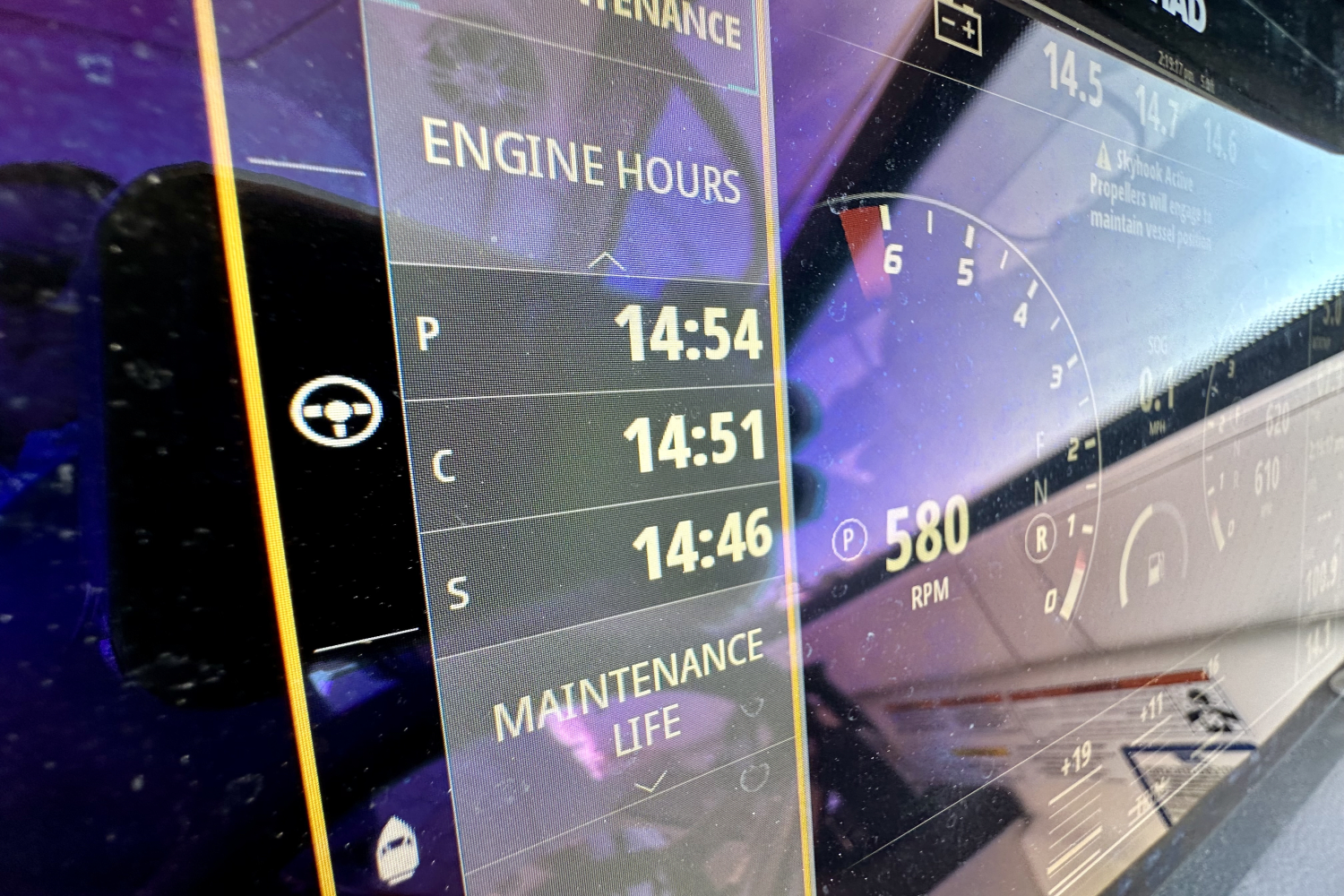 Slide: The Image of Sea Ray 320 SUNDANCER OB 2022 - 30