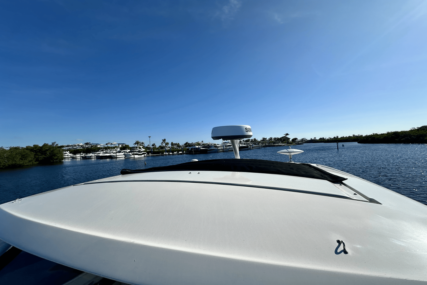 Slide: The Image of Sea Ray 320 SUNDANCER OB 2022 - 43
