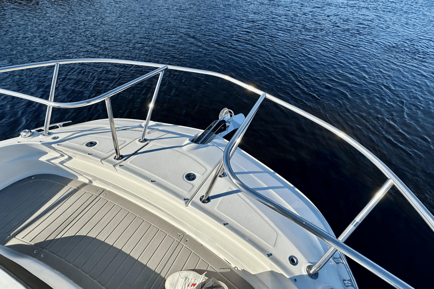 Slide: The Image of Sea Ray 320 SUNDANCER OB 2022 - 44
