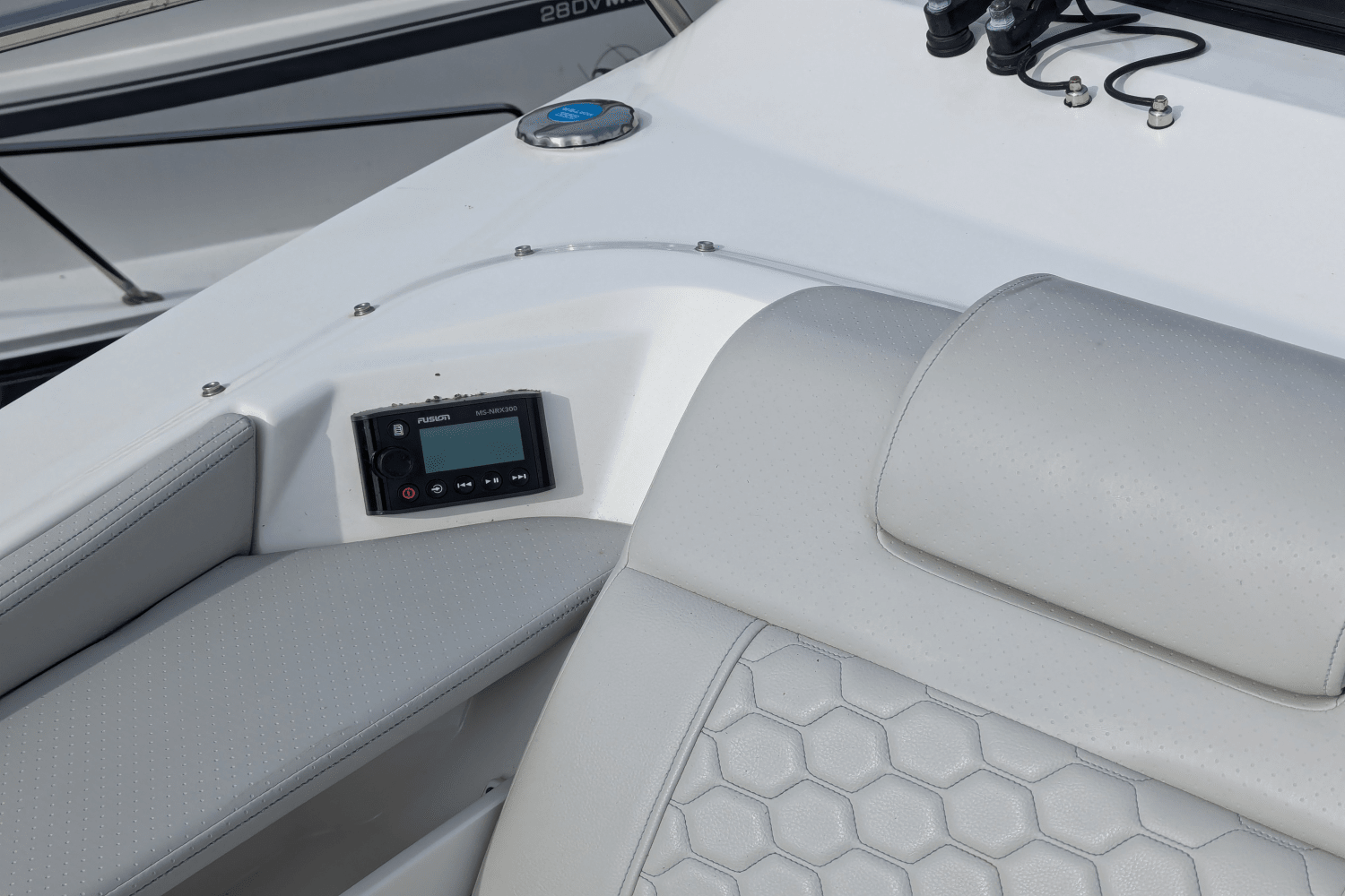 Slide: The Image of Sea Ray 320 SUNDANCER OB 2023 - 11