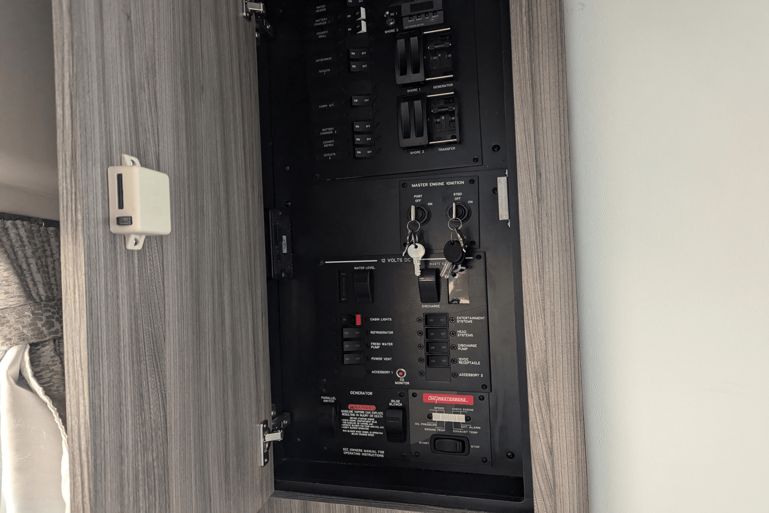 Slide: The Image of Sea Ray 320 SUNDANCER OB 2023 - 31