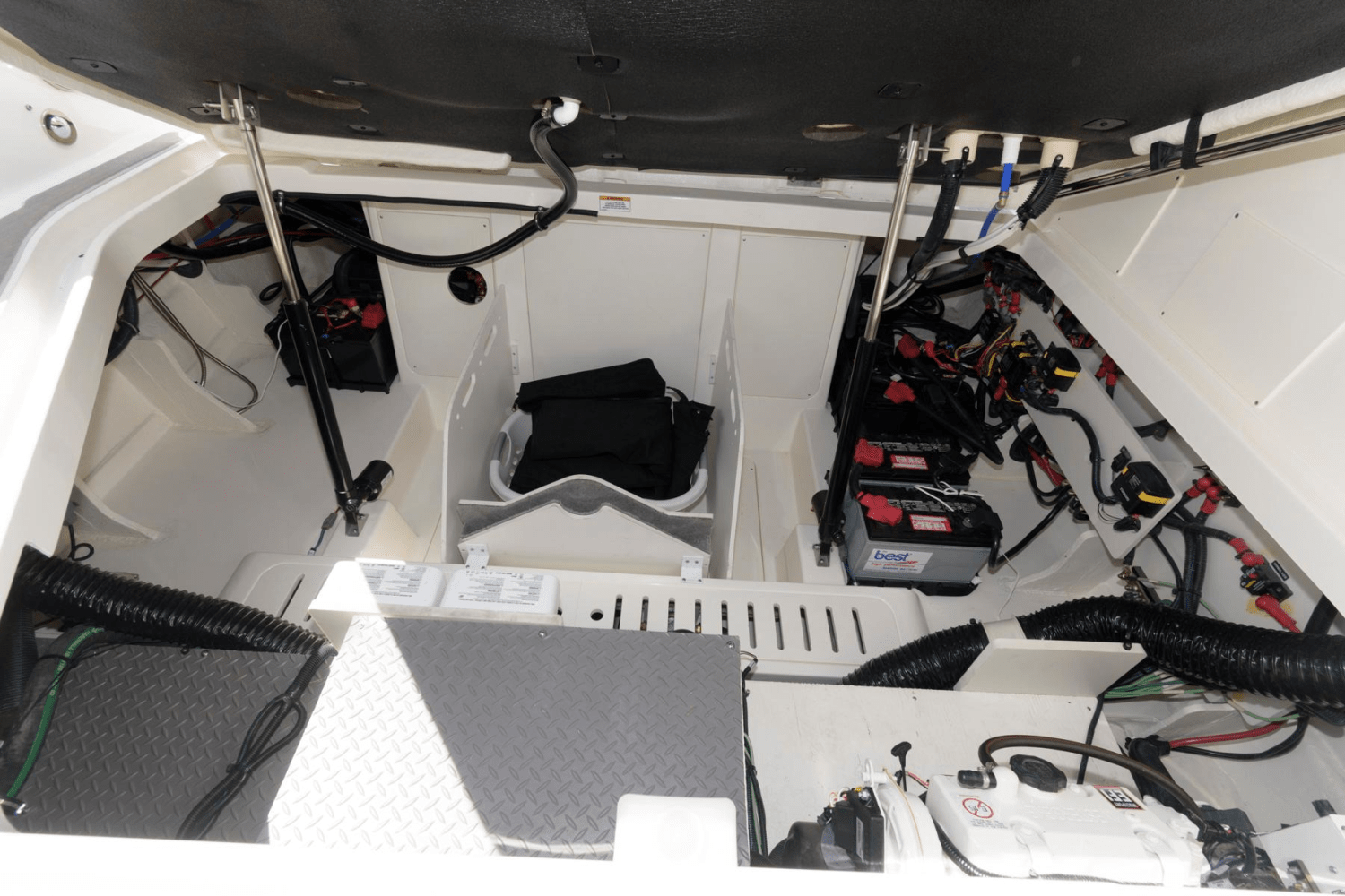 Slide: The Image of Sea Ray 320 SUNDANCER OB 2023 - 35