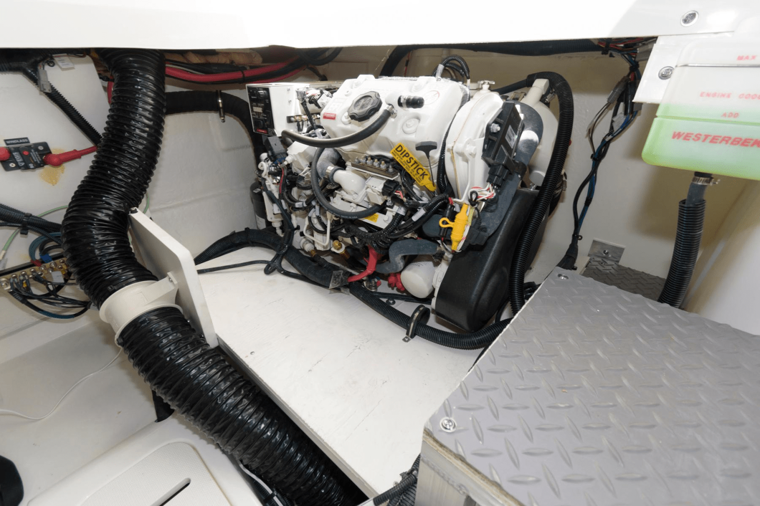 Slide: The Image of Sea Ray 320 SUNDANCER OB 2023 - 38
