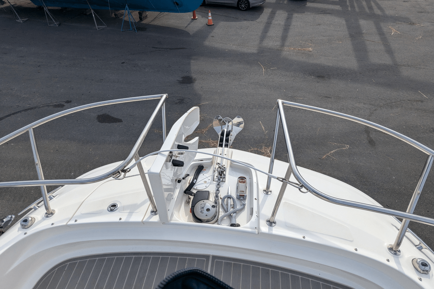 Slide: The Image of Sea Ray 320 SUNDANCER OB 2023 - 6