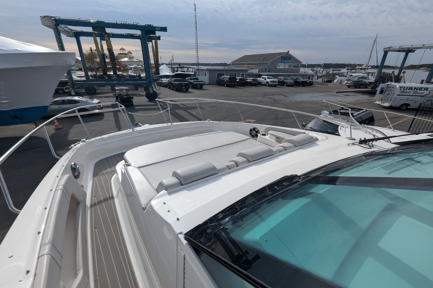 Slide: The Image of Sea Ray 320 SUNDANCER OB 2023 - 8