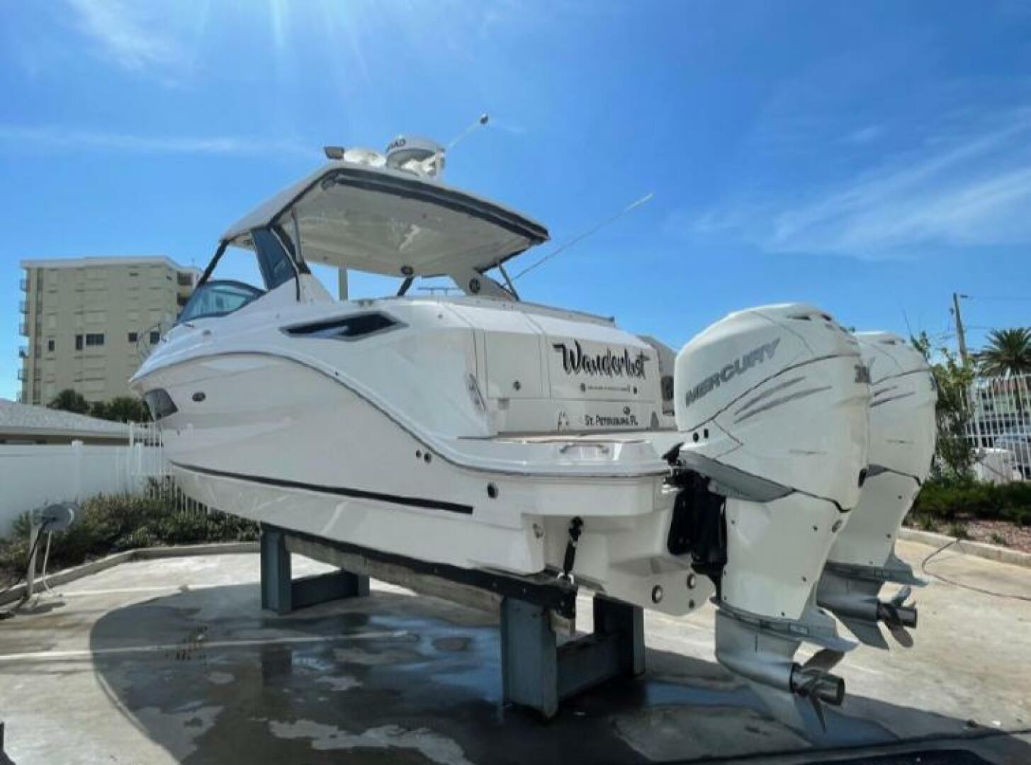 Slide: The Image of Sea Ray 320 Sundancer Outboard 2020 - 4028681