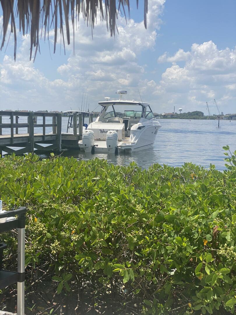 Slide: The Image of Sea Ray 320 Sundancer Outboard 2020 - 4117636