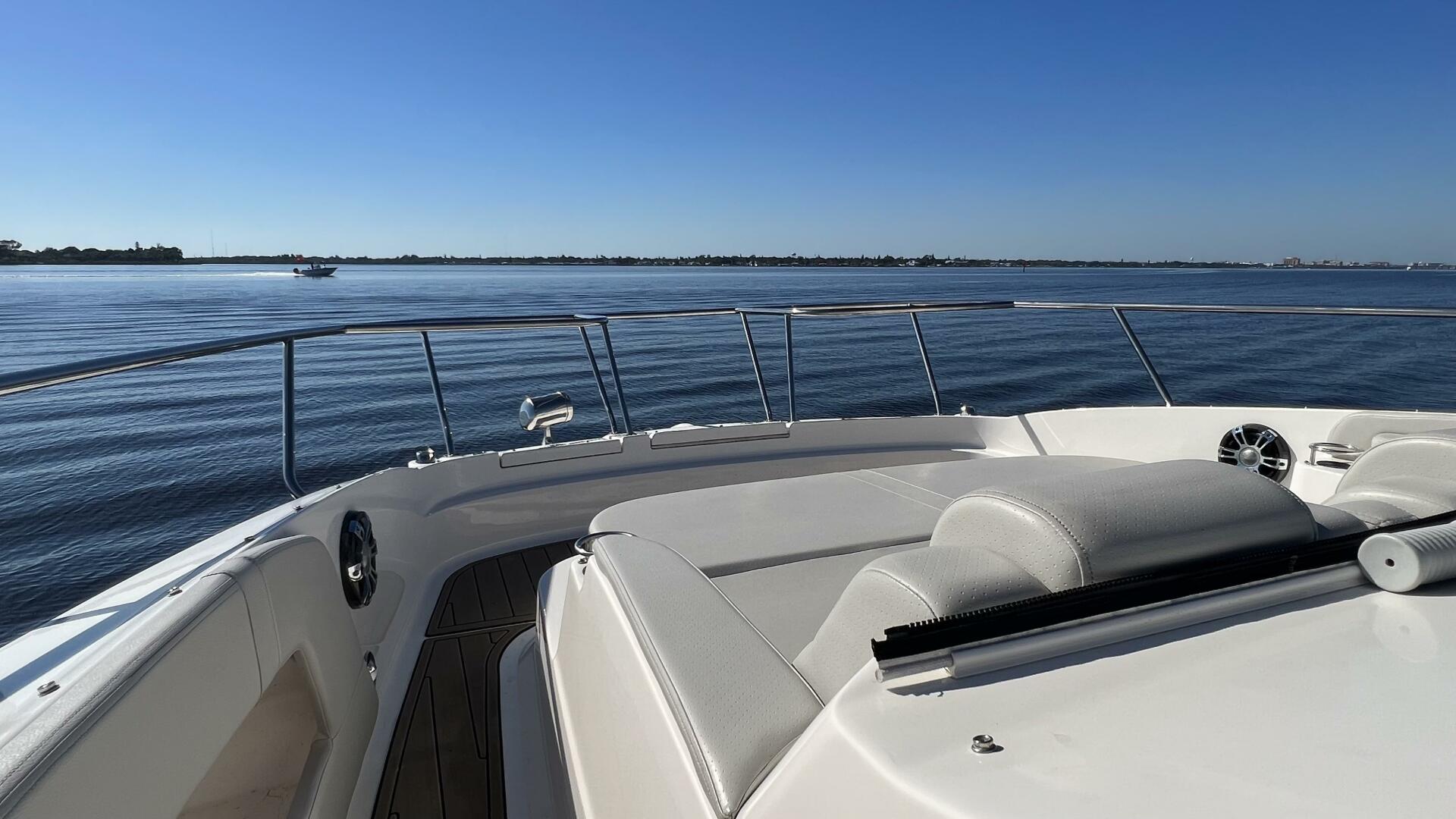 Slide: The Image of Sea Ray 320 Sundancer Outboard 2020 - 4117663