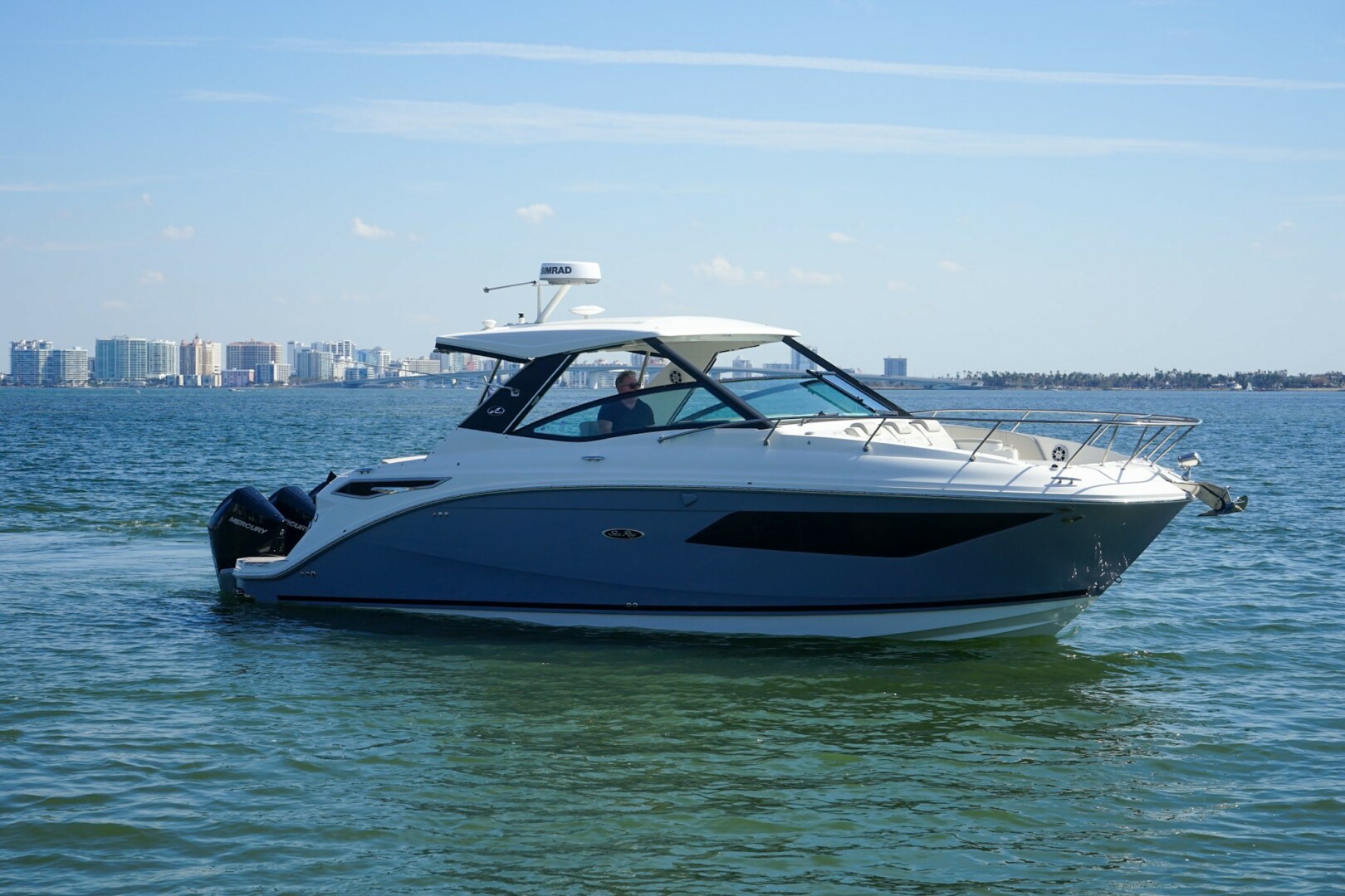 Slide: The Image of Sea Ray 320 Sundancer Outboard 2023 - 5420917