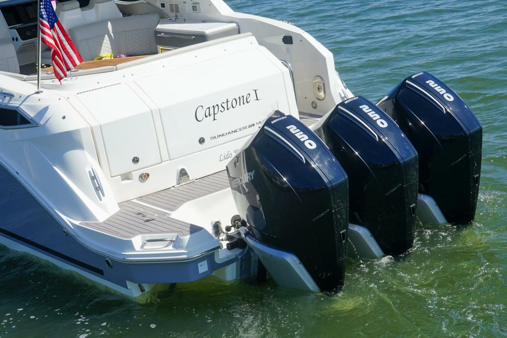 Slide: The Image of Sea Ray 320 Sundancer Outboard 2023 - 5420929