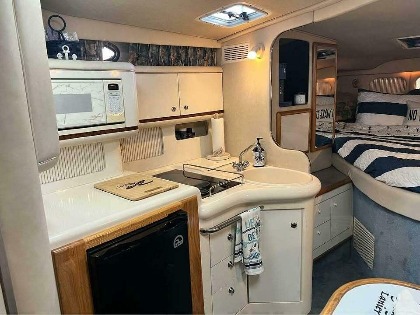 Slide: The Image of Sea Ray 330 Express Cruiser 1996 - 5357351