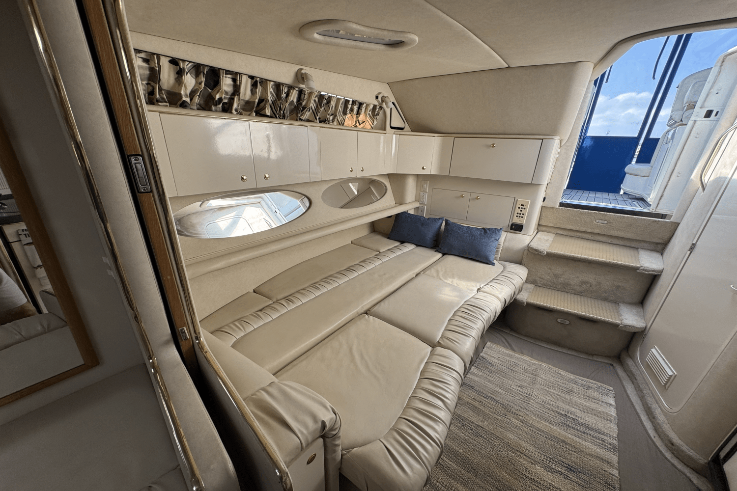 Slide: The Image of Sea Ray 330 EXPRESS CRUISER 1997 - 21