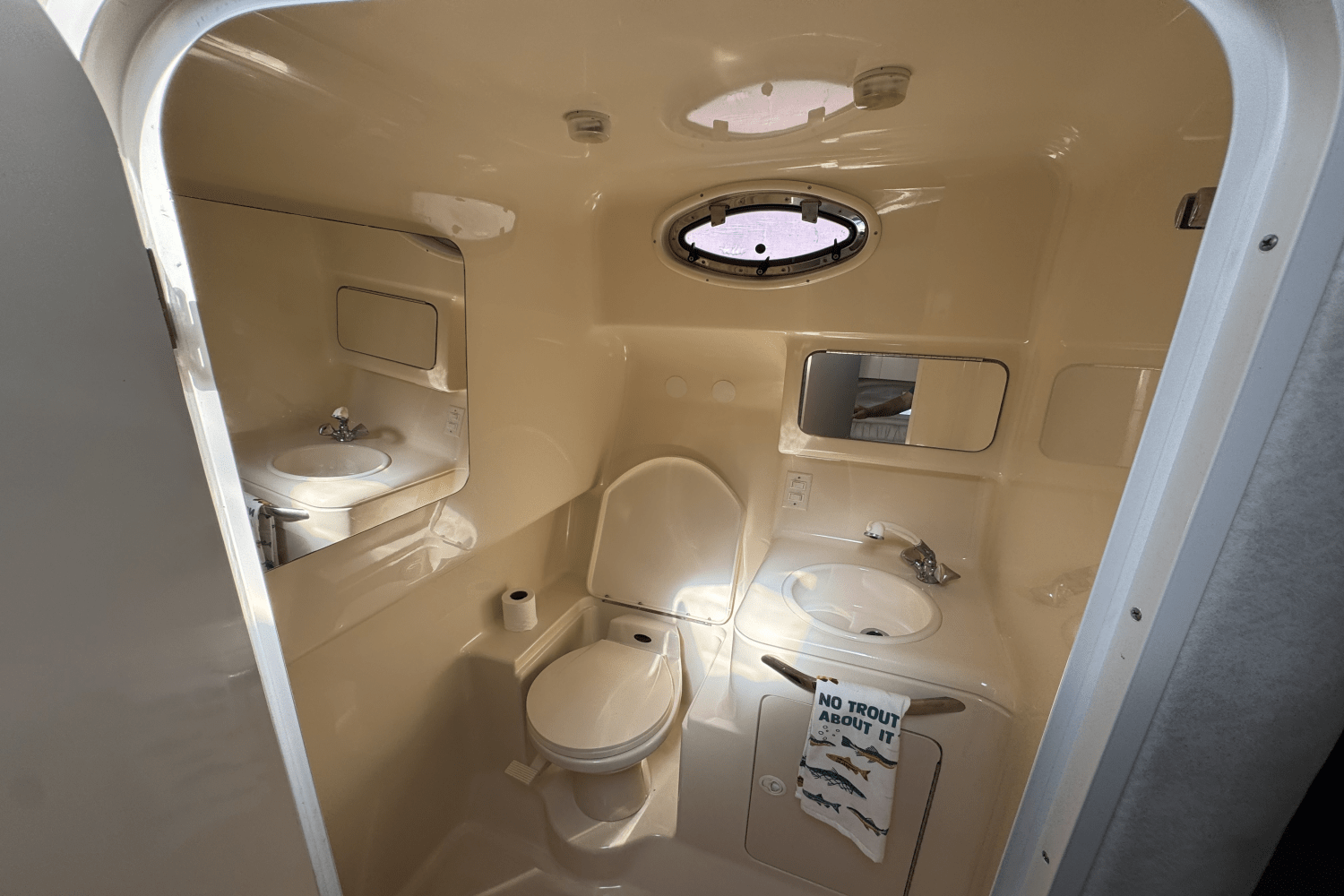 Slide: The Image of Sea Ray 330 EXPRESS CRUISER 1997 - 24