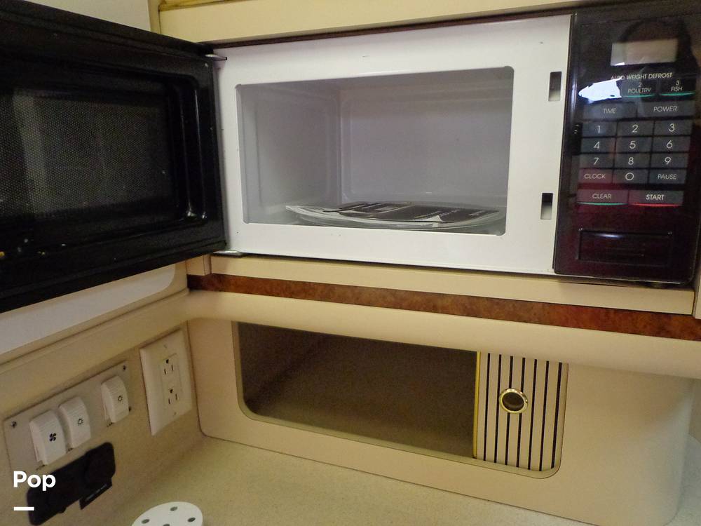 Slide: The Image of Sea Ray 330 Sundancer 1998 - 38