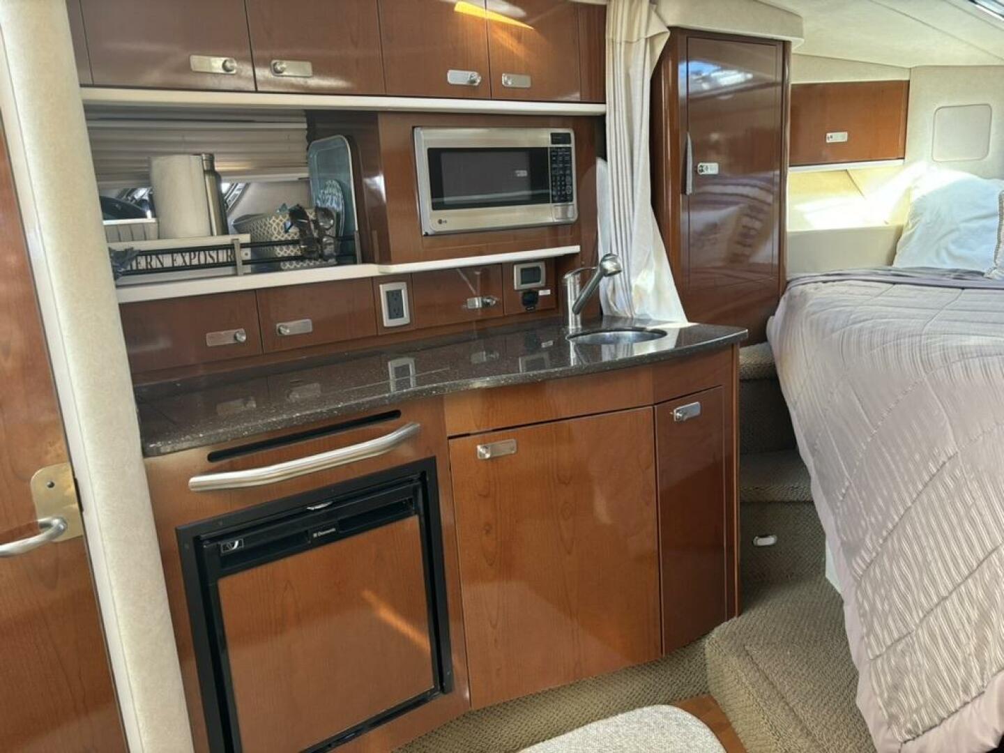 Slide: The Image of Sea Ray 330 SUNDANCER 2012 - 4825646