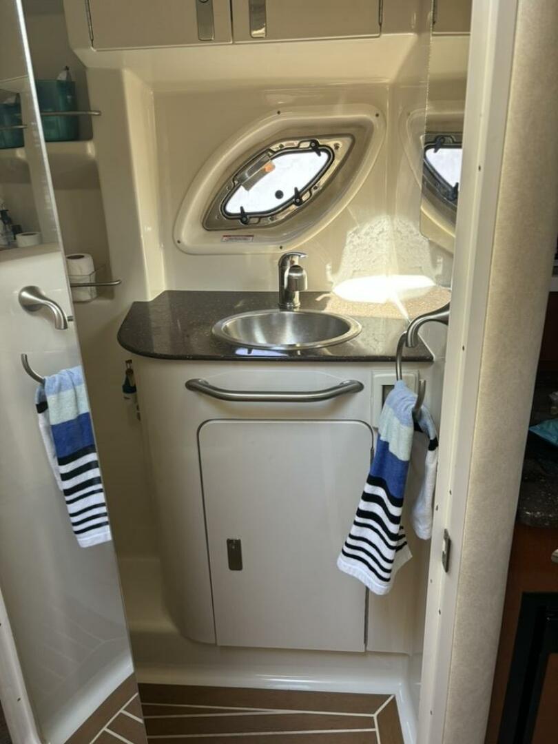 Slide: The Image of Sea Ray 330 SUNDANCER 2012 - 4825658