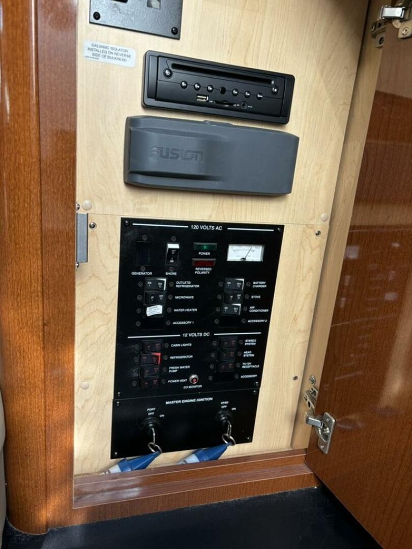 Slide: The Image of Sea Ray 330 SUNDANCER 2012 - 4825662