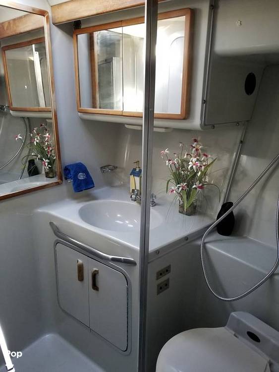 Slide: The Image of Sea Ray 350 Express Cruiser 1991 - 15379133