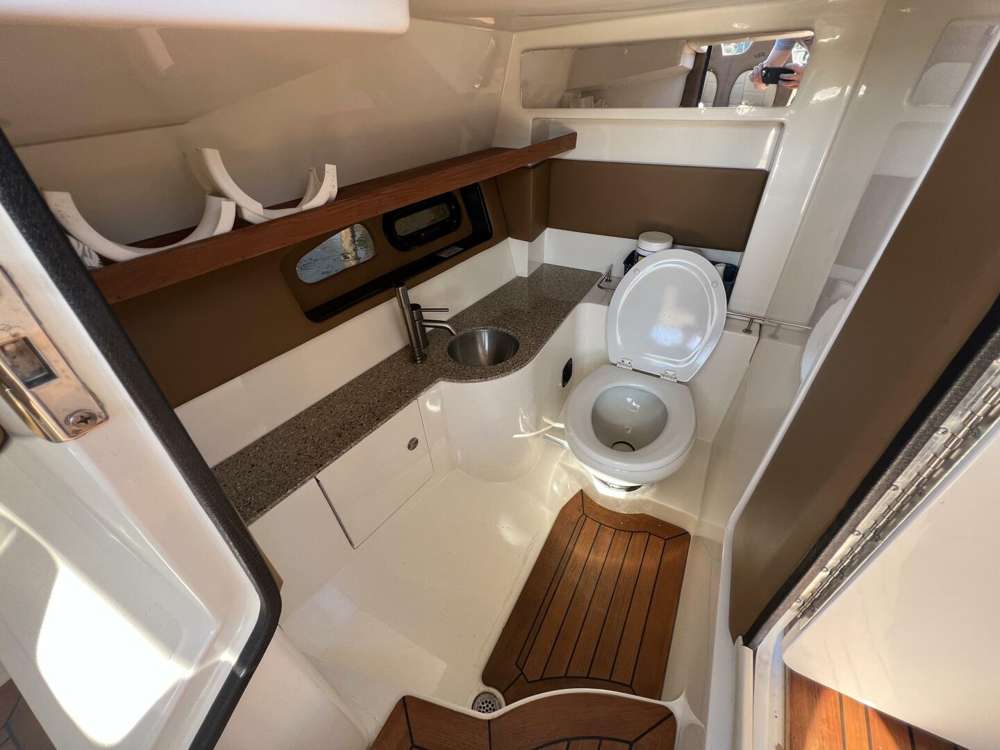 Slide: The Image of Sea Ray 350 SLX 2014 - 3955995