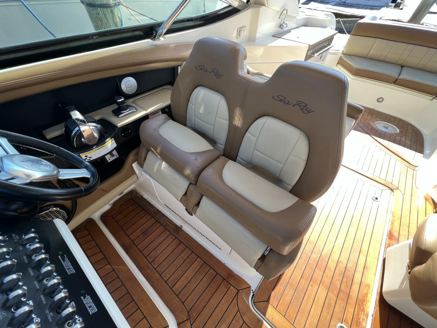 Slide: The Image of Sea Ray 350 SLX 2014 - 3955996