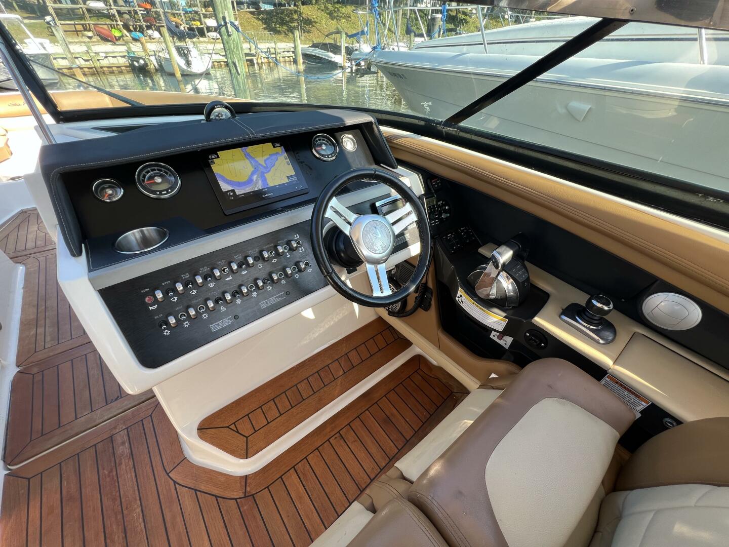 Slide: The Image of Sea Ray 350 SLX 2014 - 3955997