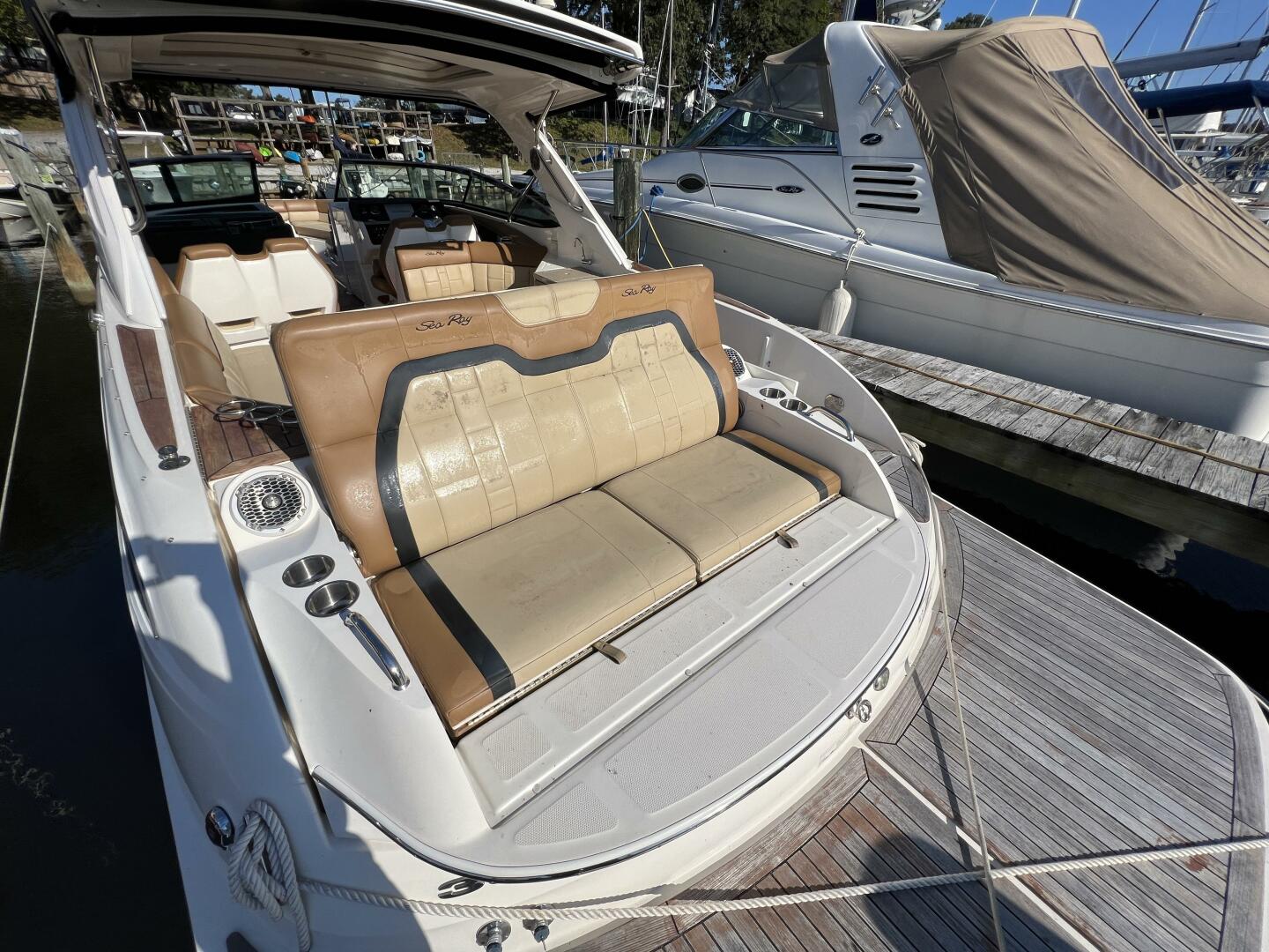 Slide: The Image of Sea Ray 350 SLX 2014 - 3955984