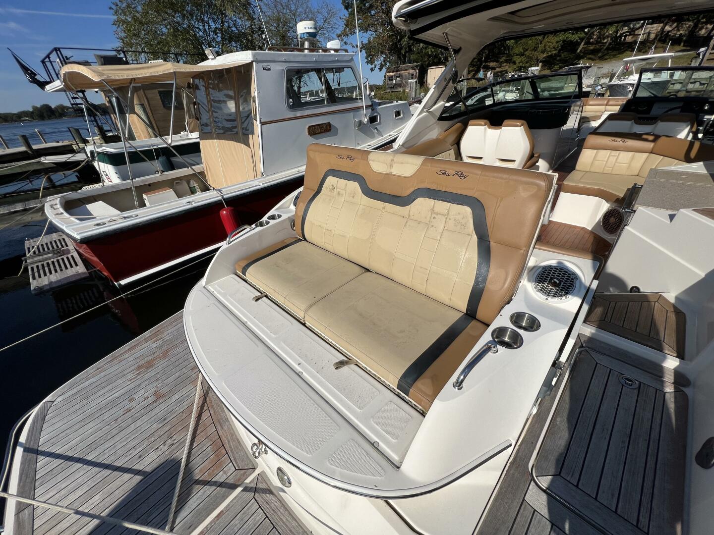 Slide: The Image of Sea Ray 350 SLX 2014 - 3955987