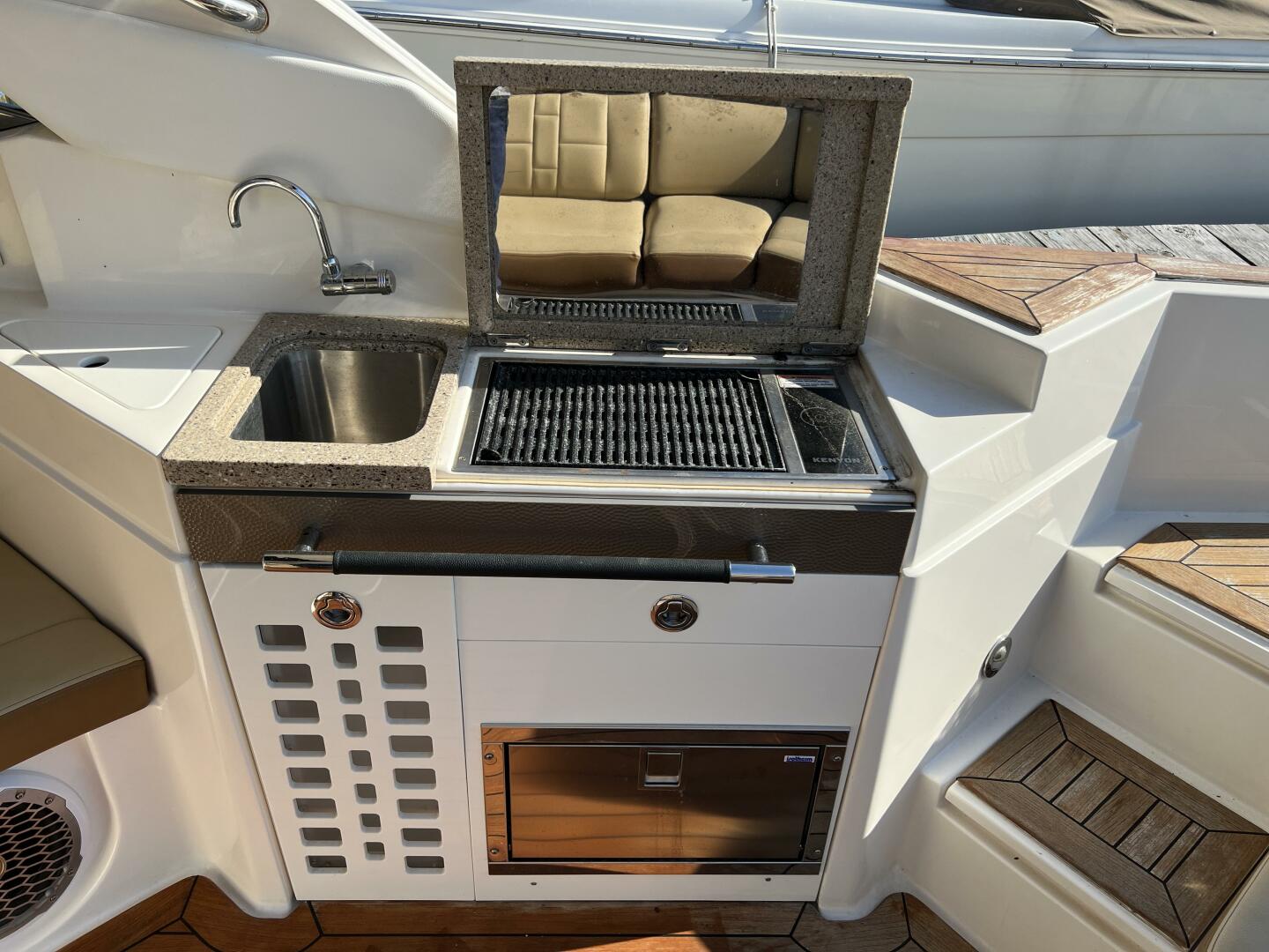 Slide: The Image of Sea Ray 350 SLX 2014 - 3955990