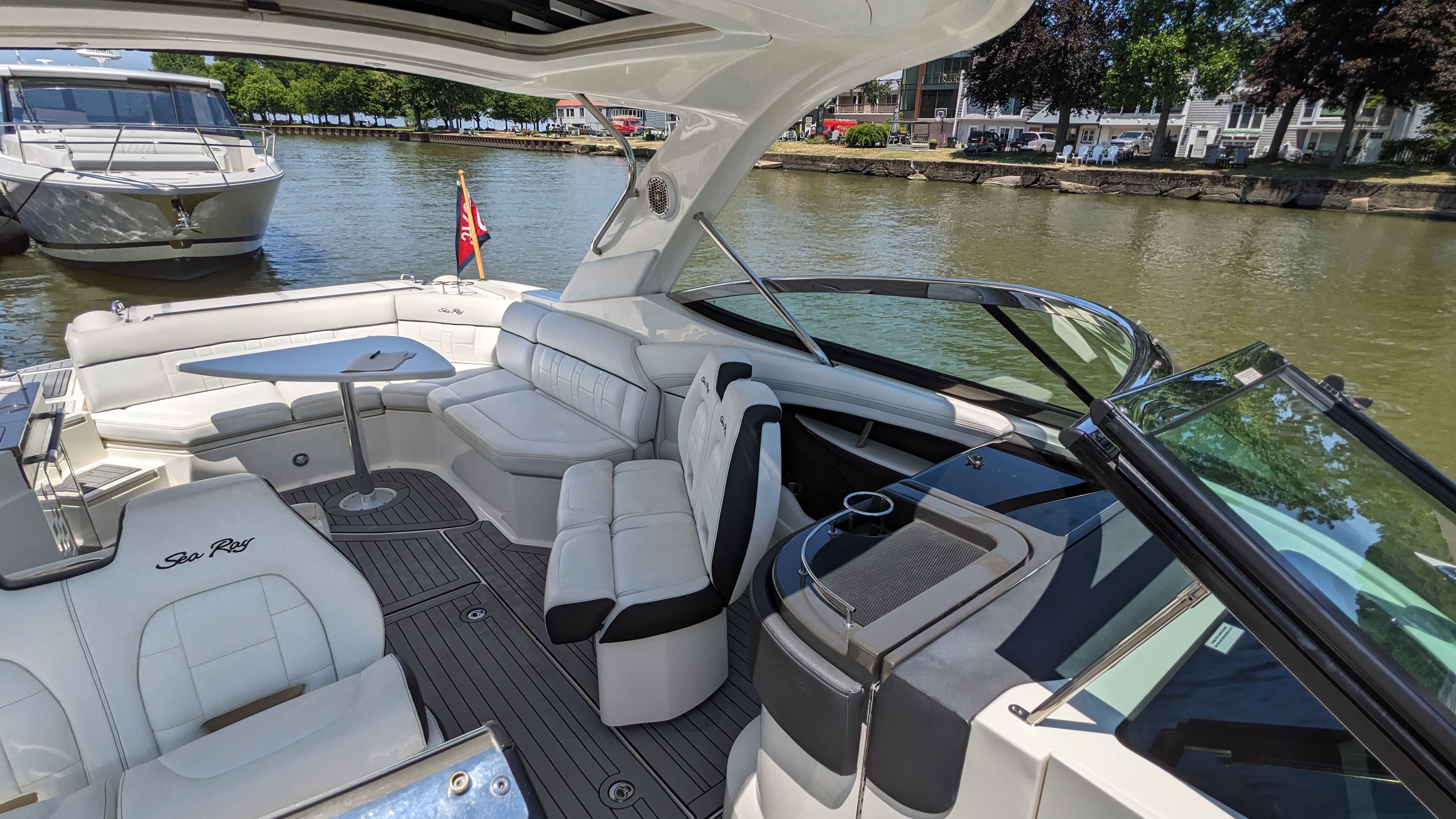 Slide: The Image of Sea Ray 350 SLX 2015 - 11