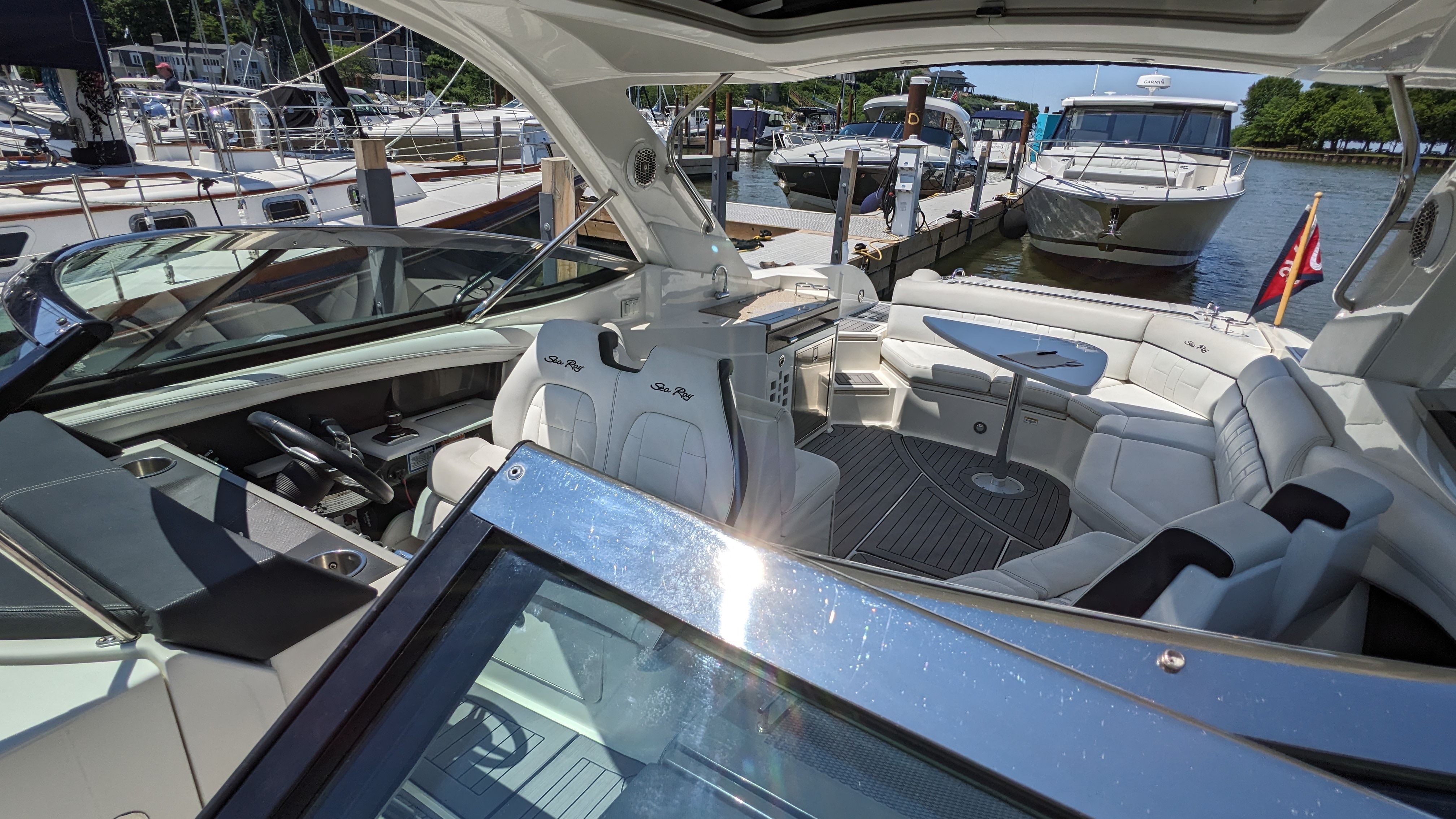Slide: The Image of Sea Ray 350 SLX 2015 - 12